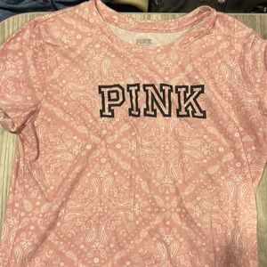 Vs pink tshirt size xs more like a small like new pink with some design